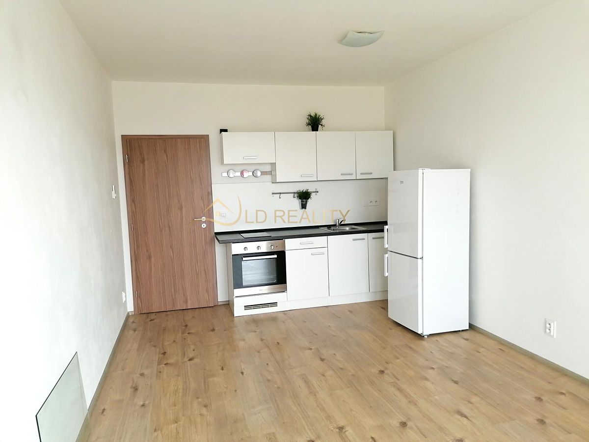 Pronájem bytu 1+kk 28 m²
