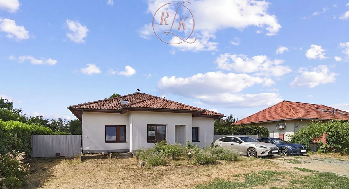 Prodej rodinného domu 260 m², pozemek 1550 m² – fotografie 2