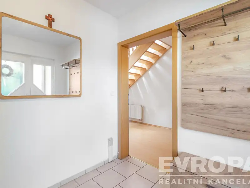 Prodej rodinného domu 225 m², pozemek 1197 m², Hybrálec – náhled fotky 3