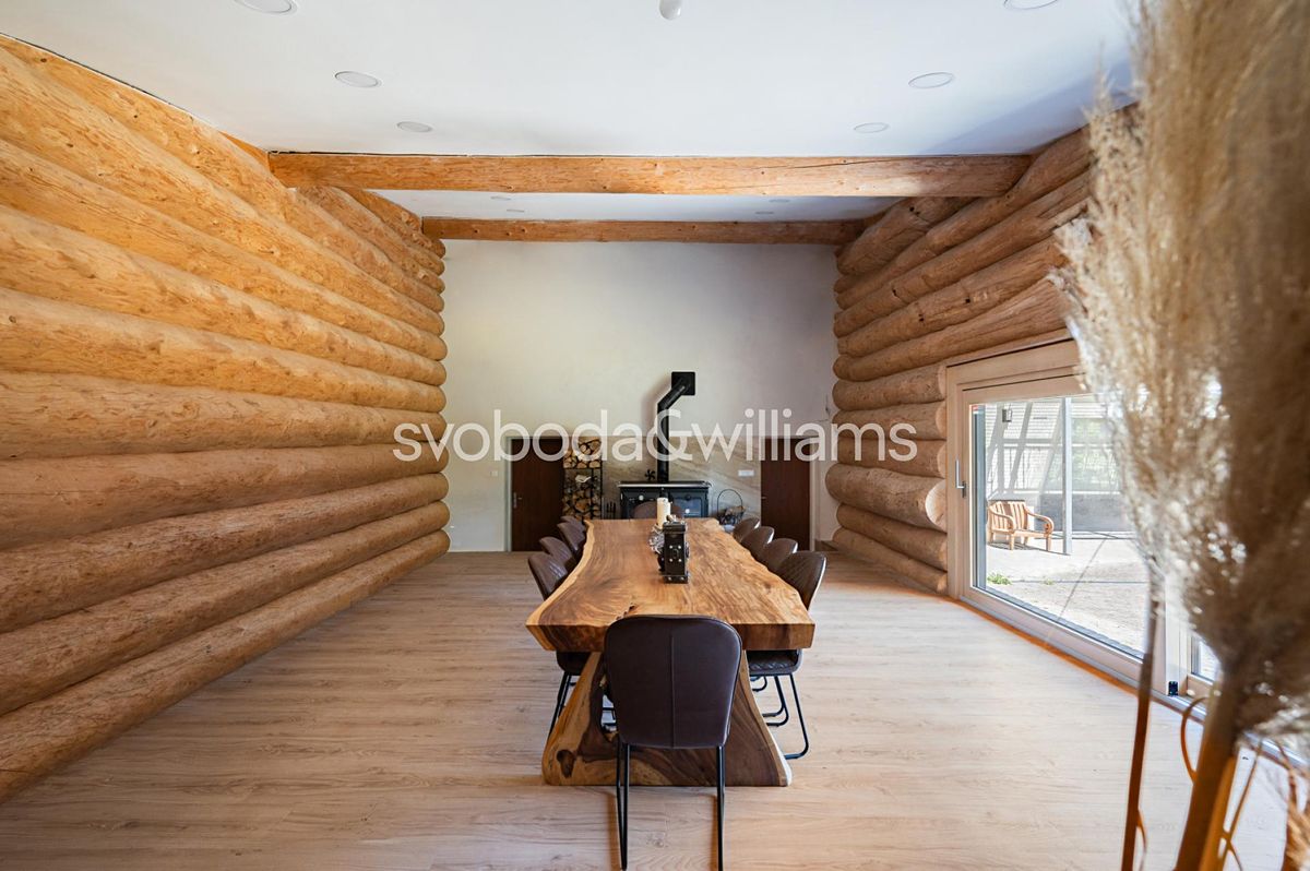 Prodej rodinného domu 280 m², pozemek 702 m² – fotografie 3