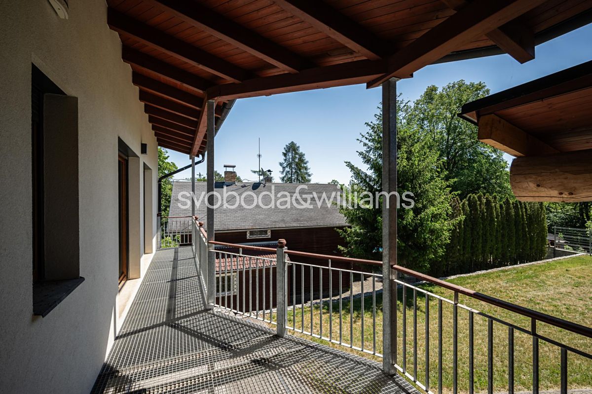 Prodej rodinného domu 280 m², pozemek 702 m² – fotografie 4