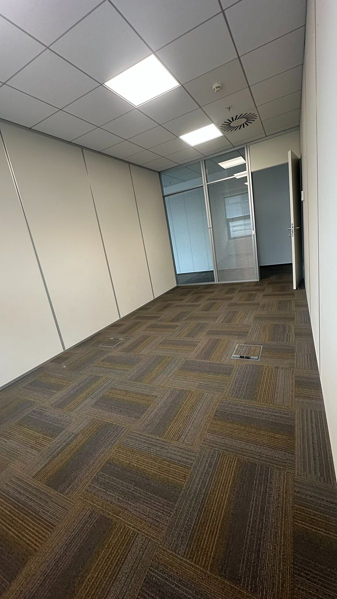 Pronájem kanceláře 409 m² – fotografie 4