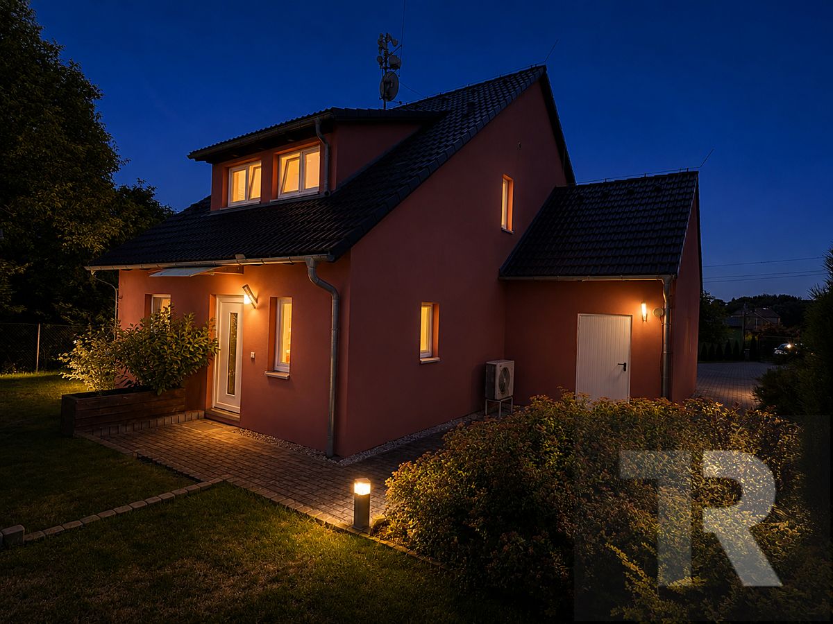 Prodej rodinného domu 147 m², pozemek 1050 m² – fotografie 2