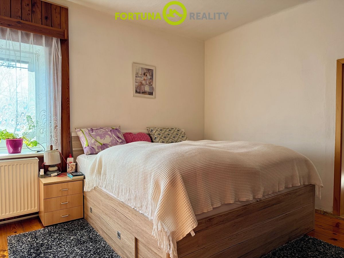 Prodej rodinného domu 206 m², pozemek 692 m² – fotografie 4