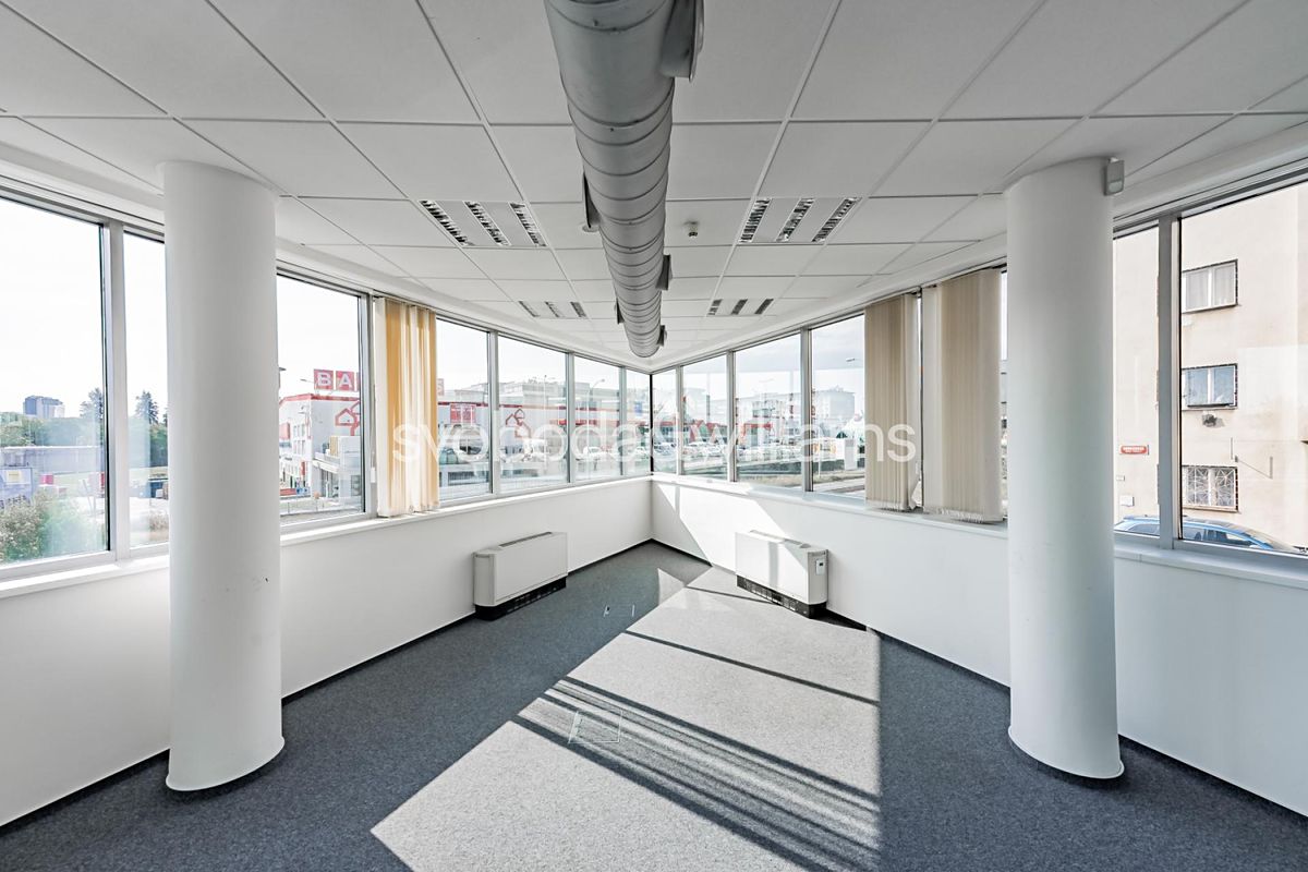 Pronájem kanceláře 956 m²