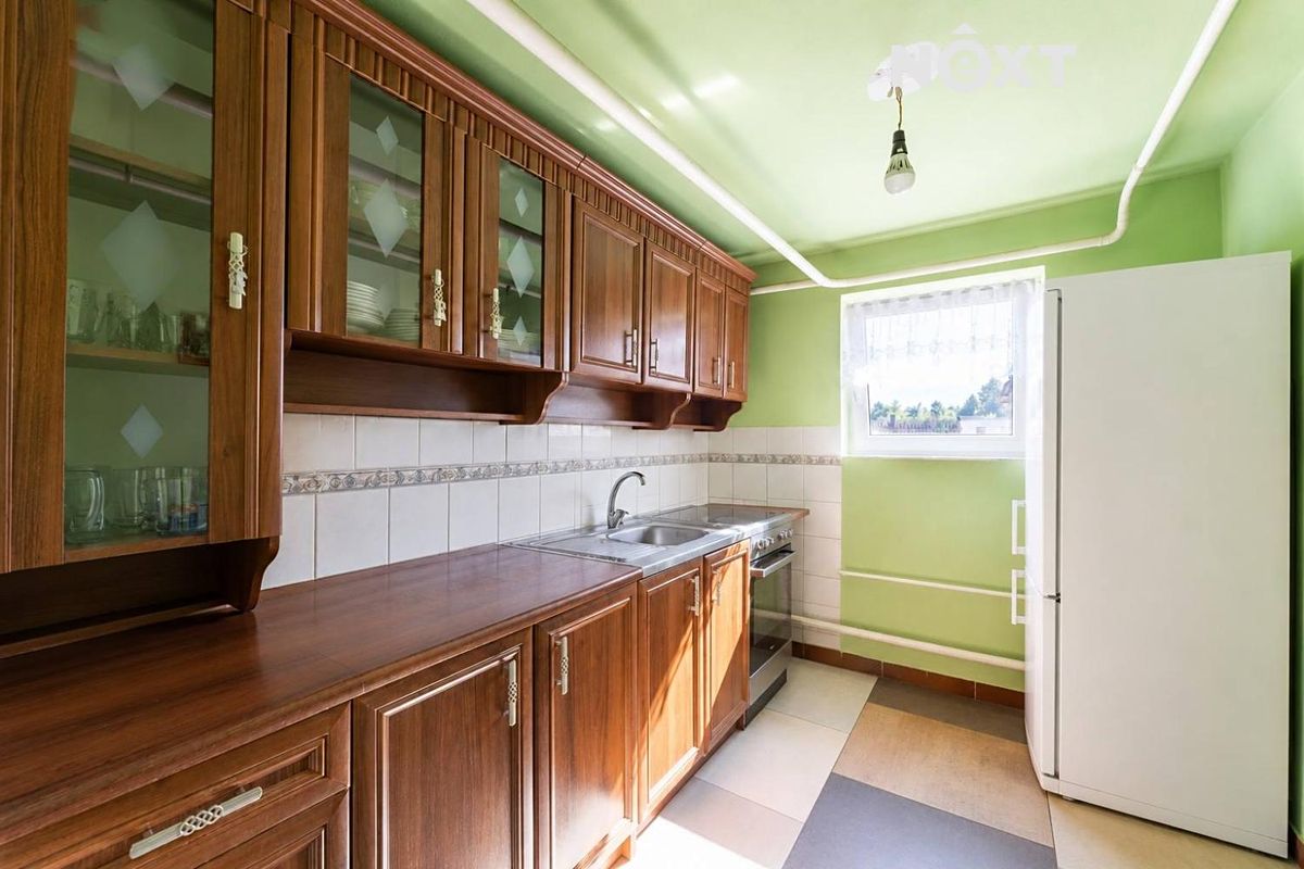 Prodej rodinného domu 199 m², pozemek 865 m² – fotografie 2