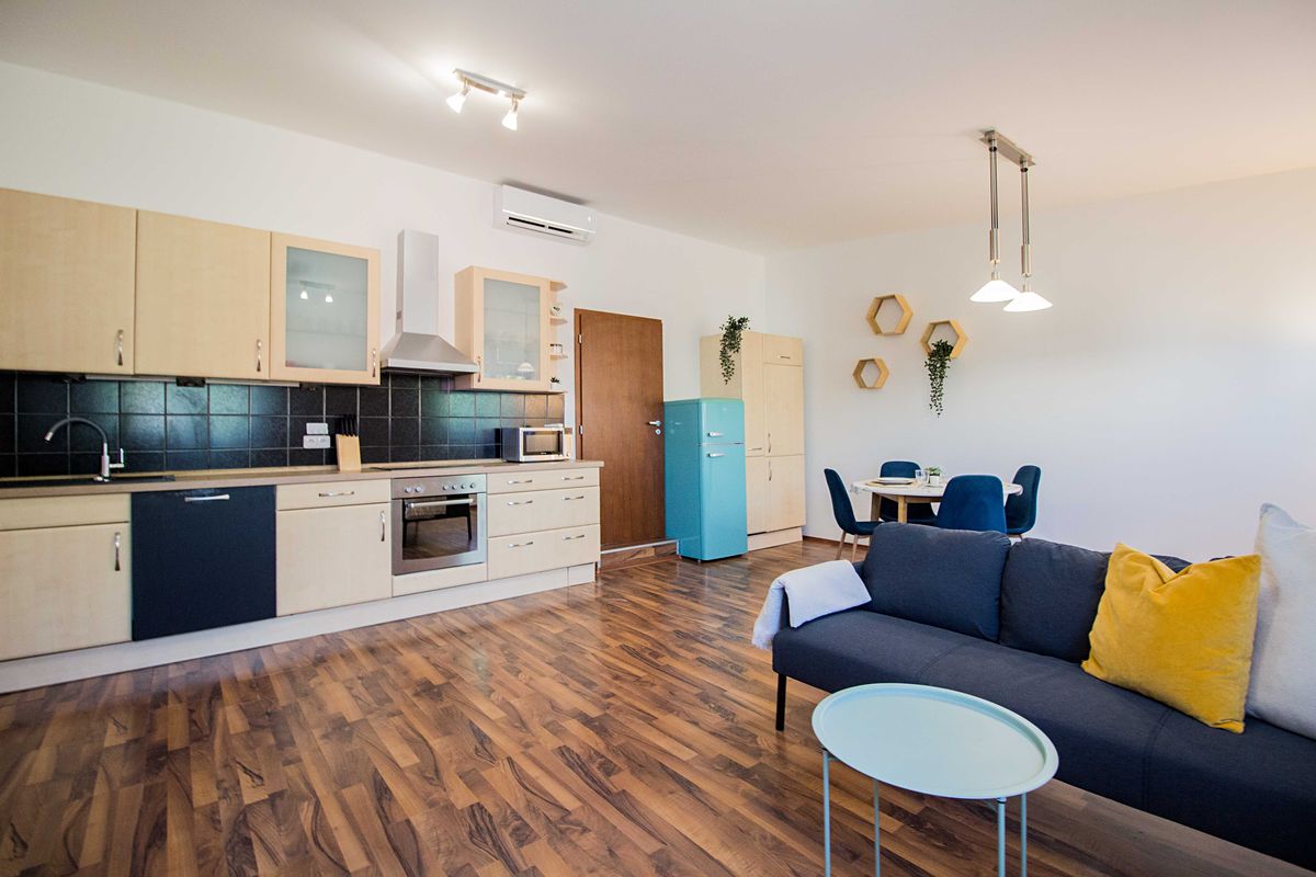 Pronájem bytu pokoje 65 m²
