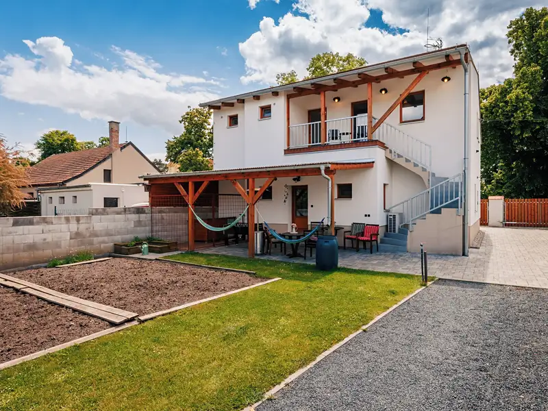 Prodej rodinného domu 176 m², pozemek 625 m², Neratovice – náhled fotky 2