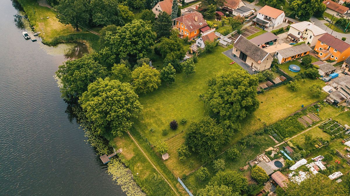 Prodej stavebního pozemku 2460 m² – fotografie 4
