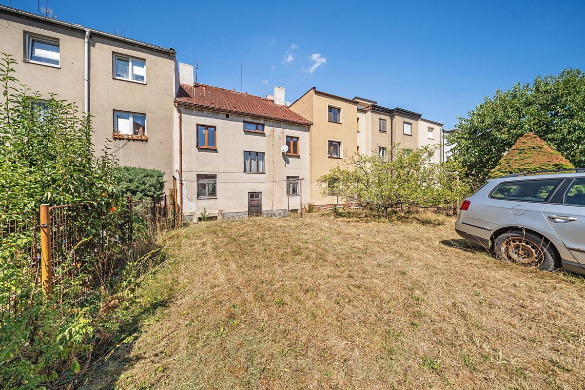 Prodej rodinného domu 210 m², pozemek 369 m² – fotografie 3