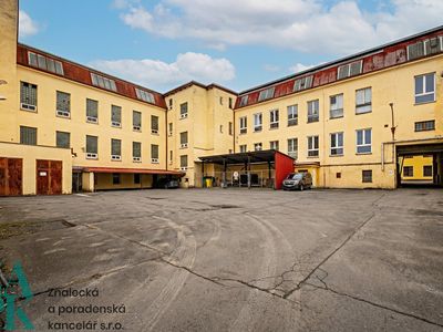 Pronájem skladového prostoru 323 m²