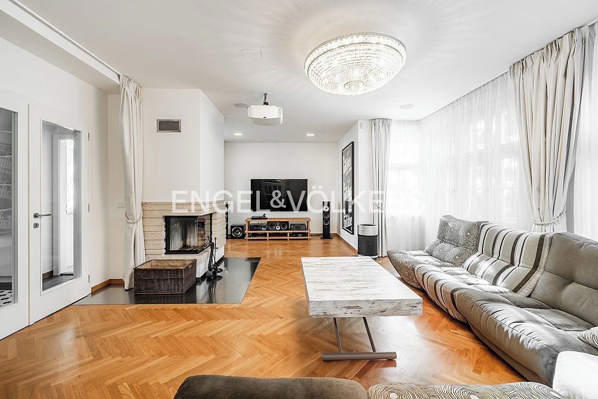 Pronájem vily 434 m², pozemek 600 m² – fotografie 3