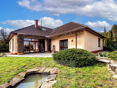 Prodej rodinného domu 262 m², pozemek 2154 m²