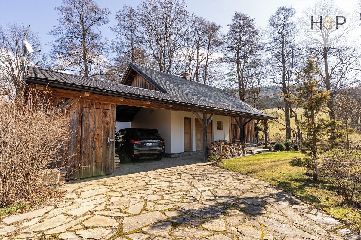 Prodej rodinného domu 214 m², pozemek 1881 m² – fotografie 2