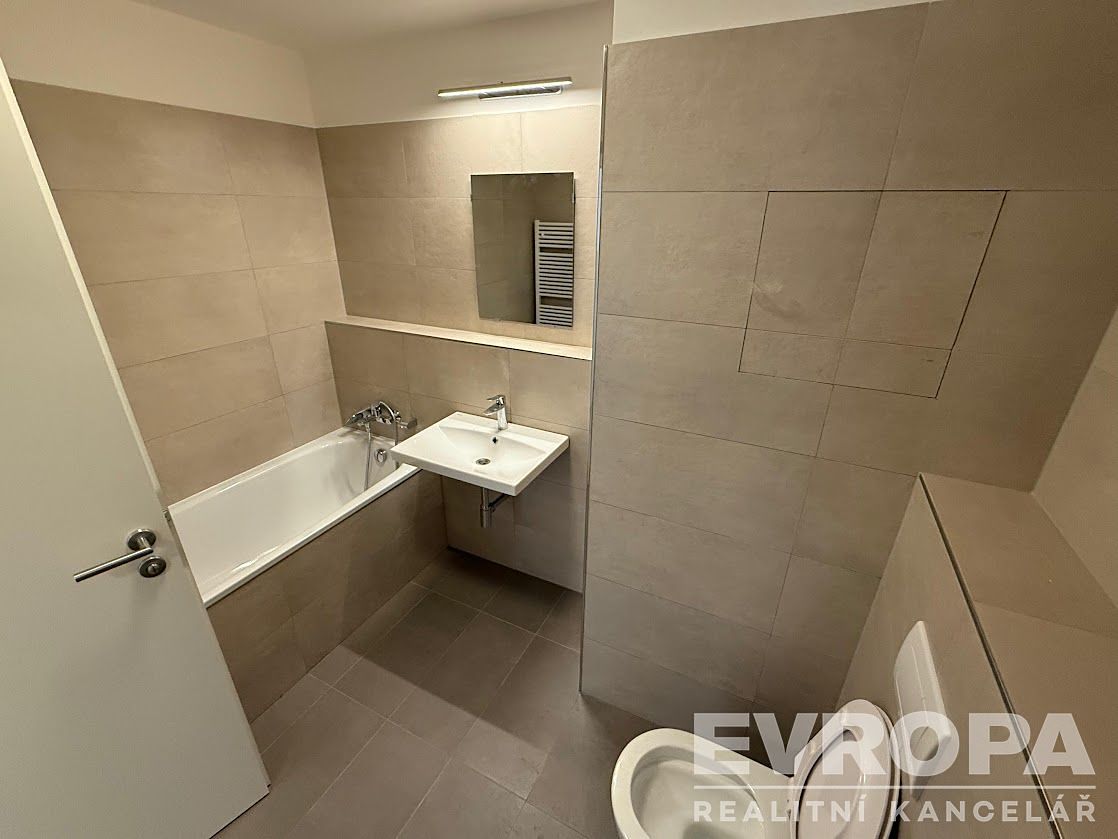 Pronájem bytu 2+kk 63 m² – fotografie 3