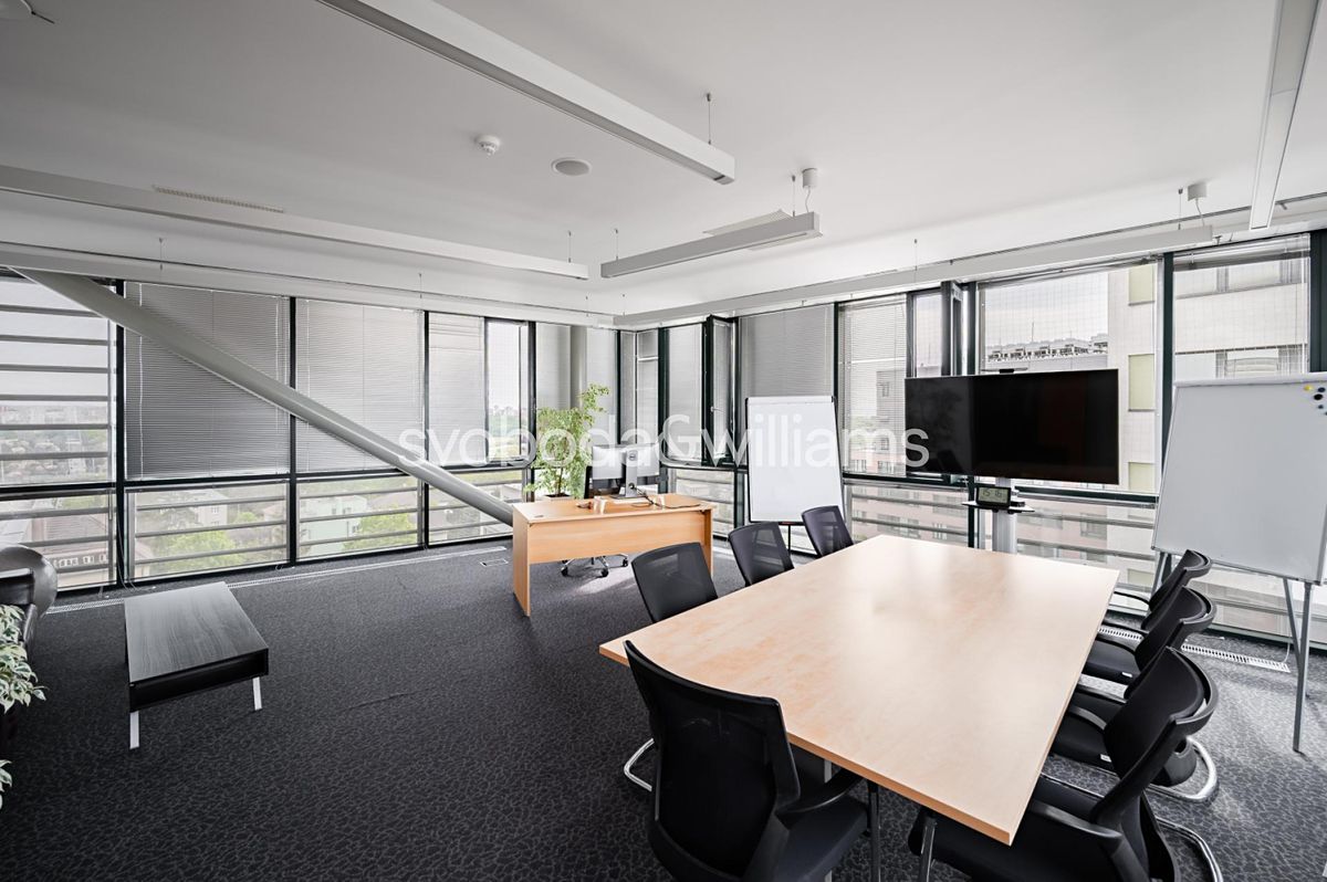 Pronájem kanceláře 338 m² – fotografie 3