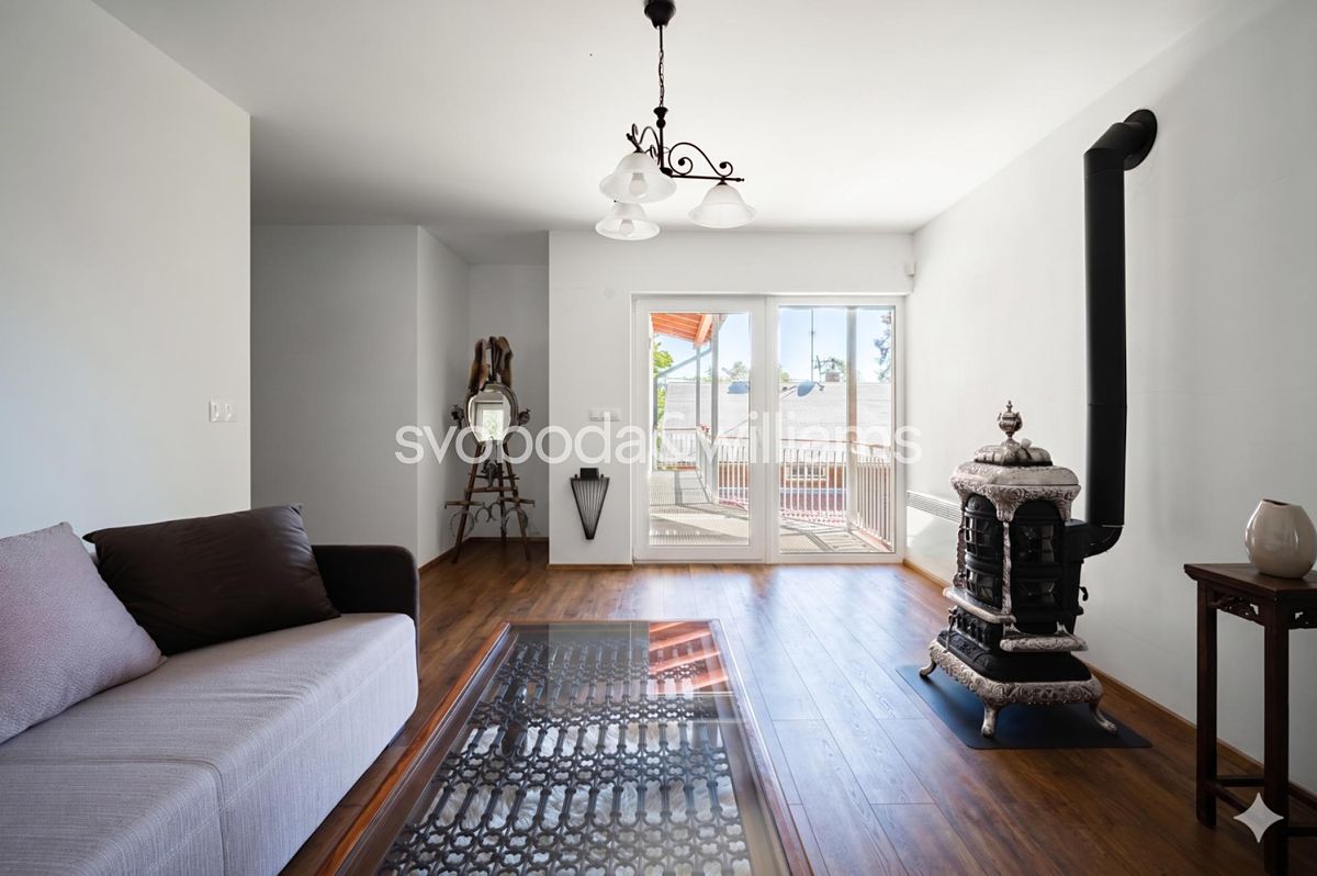 Prodej rodinného domu 280 m², pozemek 702 m² – fotografie 5