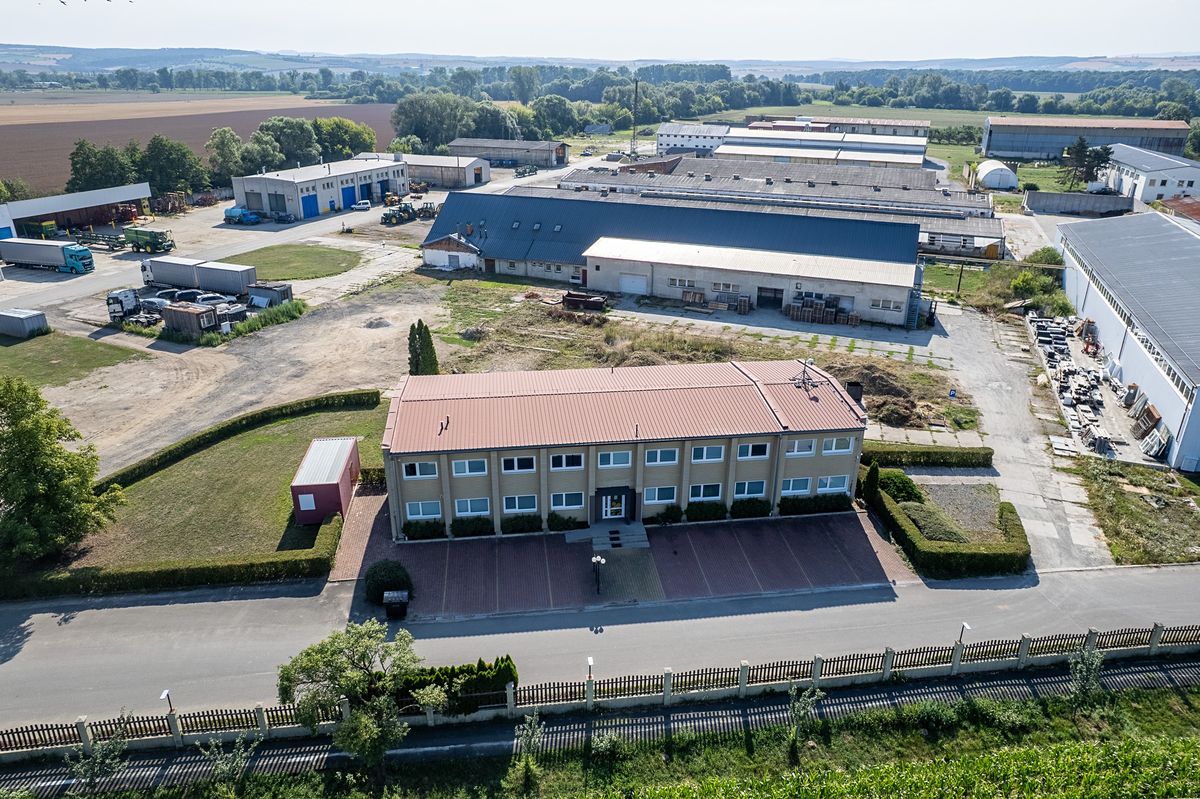 Pronájem kanceláře 270 m²