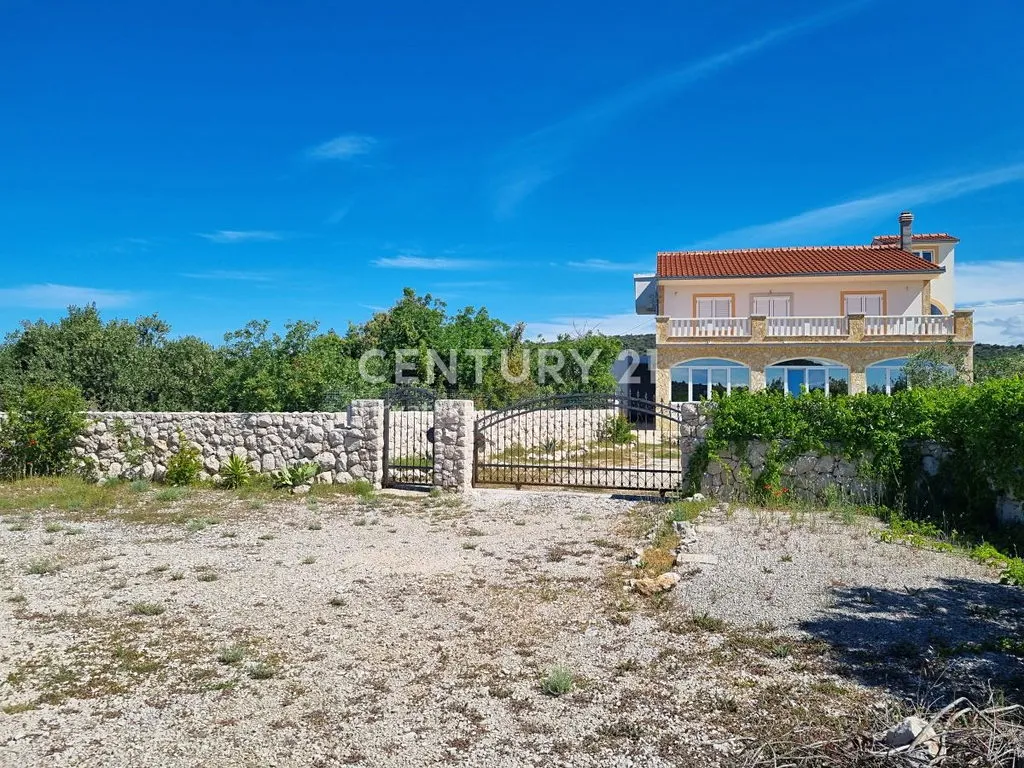 Prodej rodinného domu 297 m², pozemek 297 m²