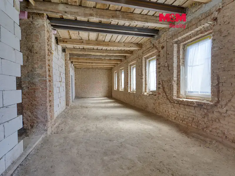 Prodej rodinného domu 430 m², pozemek 290 m², Plasy – náhled fotky 1