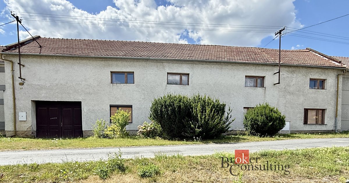 Prodej rodinného domu 250 m², pozemek 1996 m²