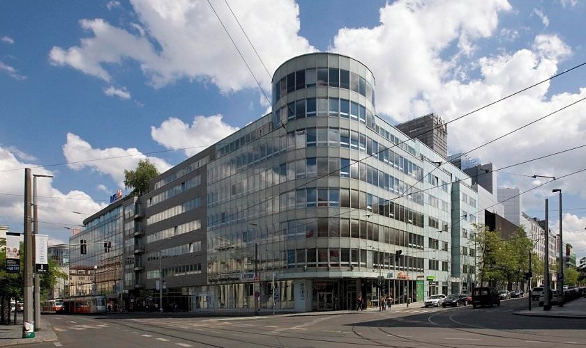 Pronájem kanceláře 375 m²