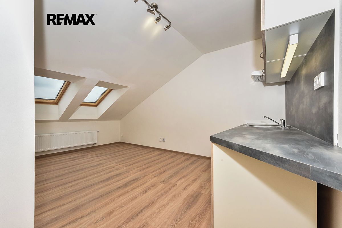 Pronájem bytu 2+kk 37 m² – fotografie 4