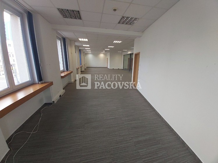 Pronájem komerčního prostoru, 136 m² (7 z 23)