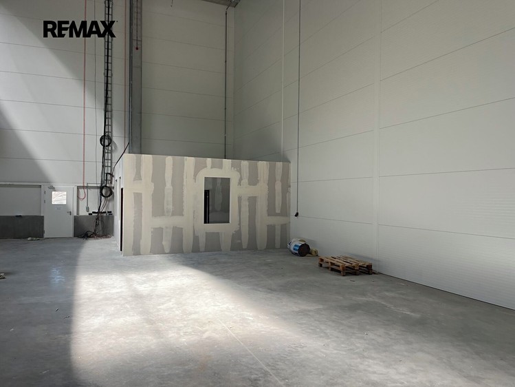 Pronájem komerčního prostoru, 1 169 m² (8 z 9)
