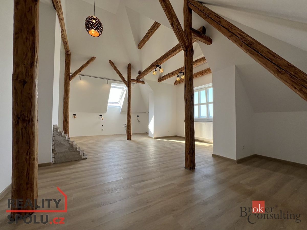 Pronájem bytu 3+kk 84 m²