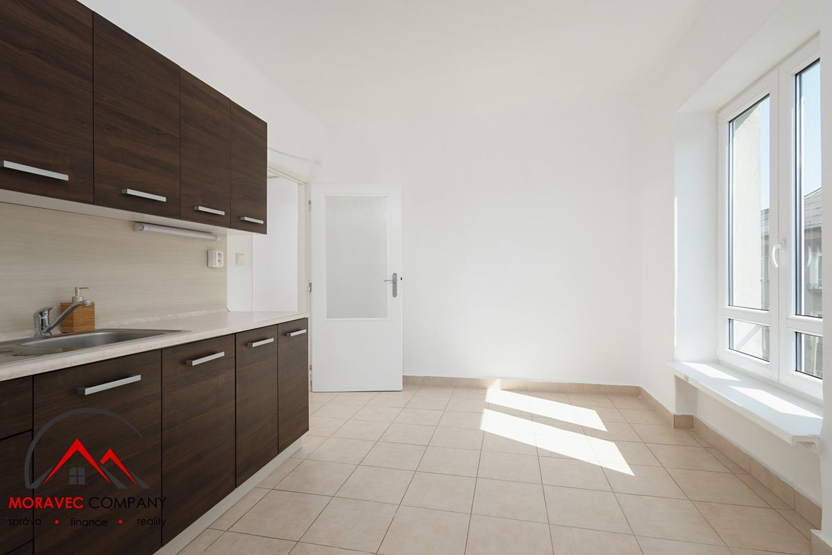 Pronájem bytu 2+1 72 m² – fotografie 3