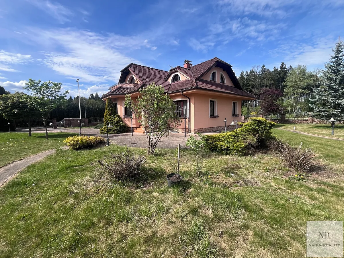 Prodej vily 350 m², pozemek 1148 m²