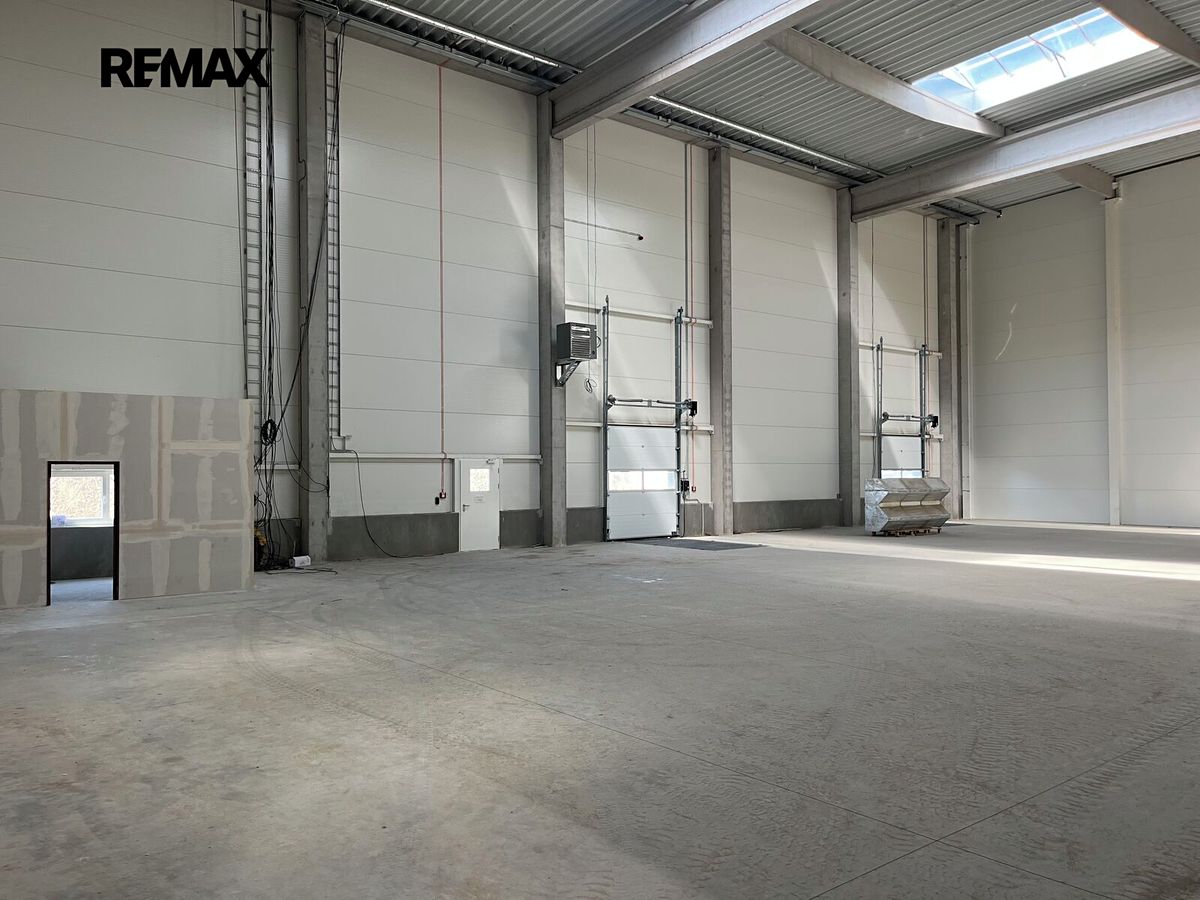 Pronájem skladového prostoru 1169 m² – fotografie 3