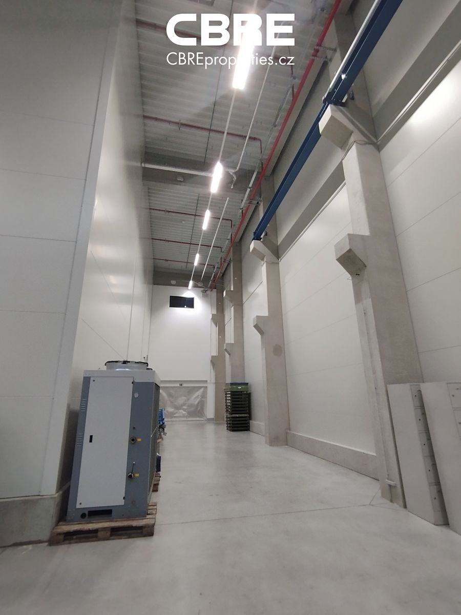 Pronájem skladového prostoru 1404 m²