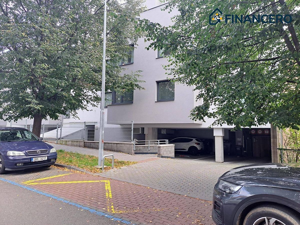 Prodej garážového stání 11 m² – fotografie 2