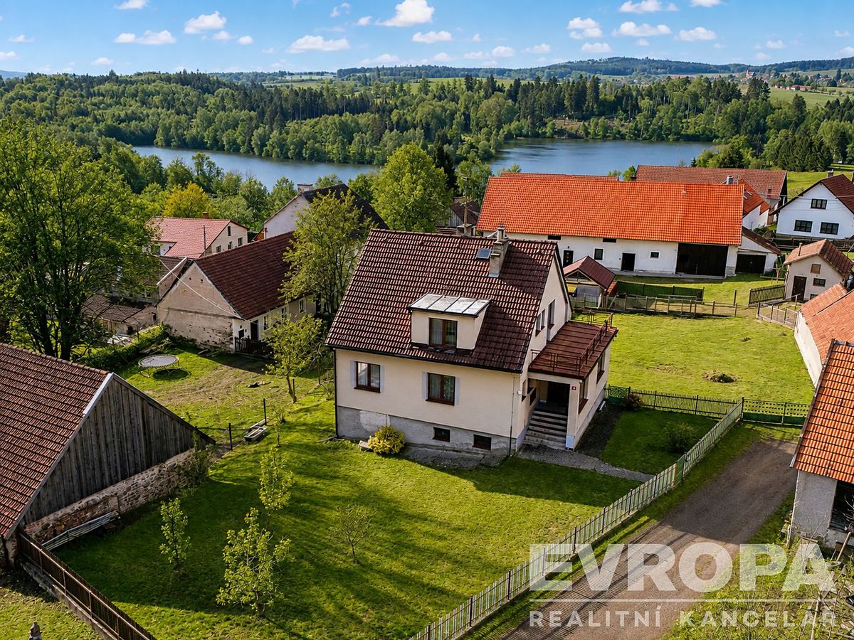 Prodej rodinného domu 263 m², pozemek 1178 m² – fotografie 3