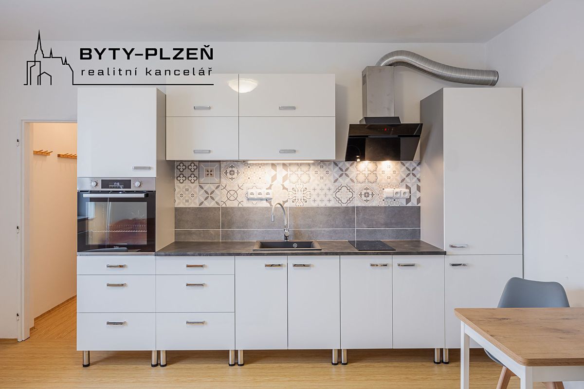 Pronájem bytu 1+kk 35 m²