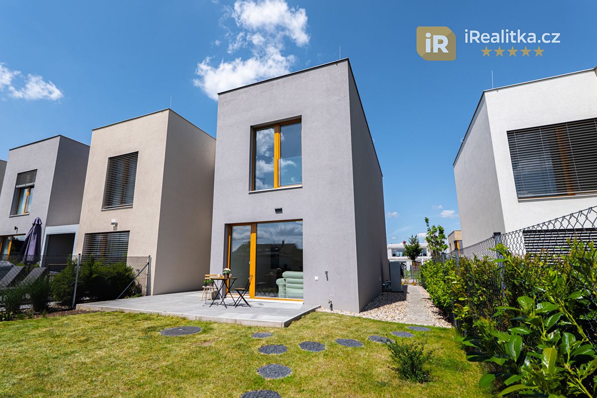 Prodej rodinného domu 110 m², pozemek 298 m² – fotografie 2