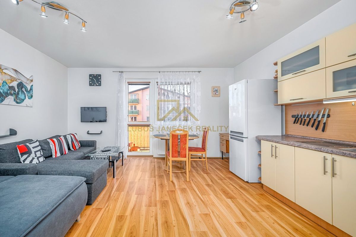 Pronájem bytu 1+kk 35 m² – fotografie 3