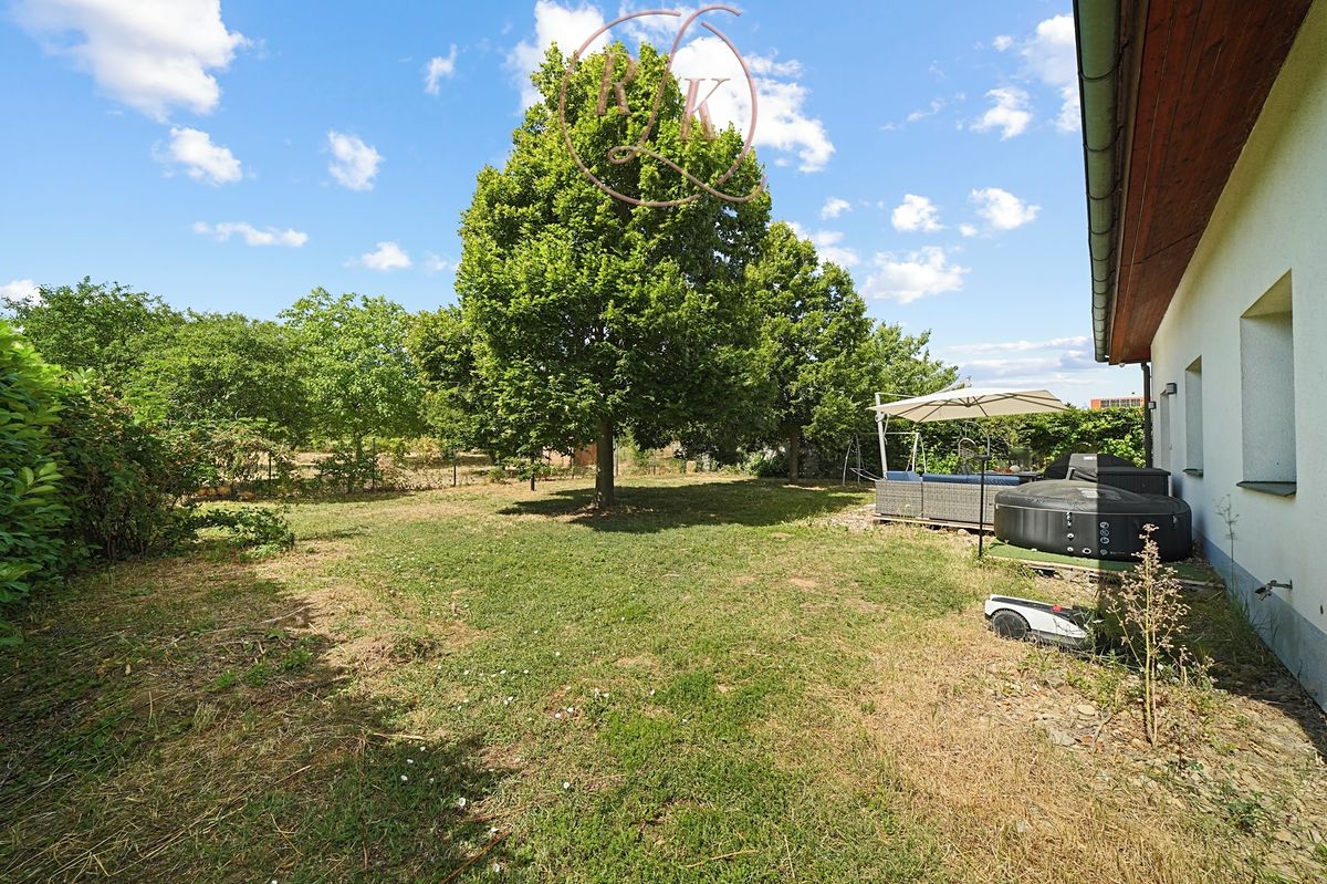 Prodej rodinného domu 260 m², pozemek 1550 m² – fotografie 3
