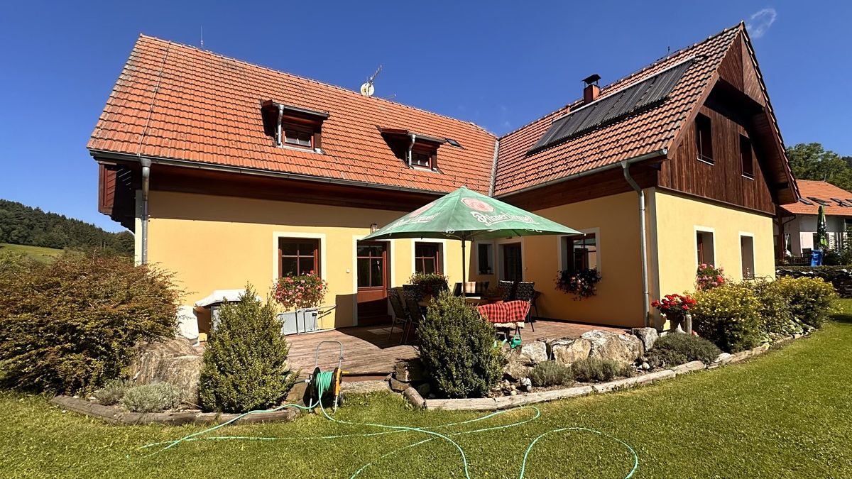 Prodej rodinného domu 160 m², pozemek 1681 m² – fotografie 2