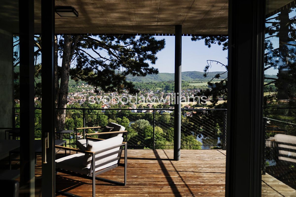 Prodej rodinného domu 305 m², pozemek 1079 m² – fotografie 3