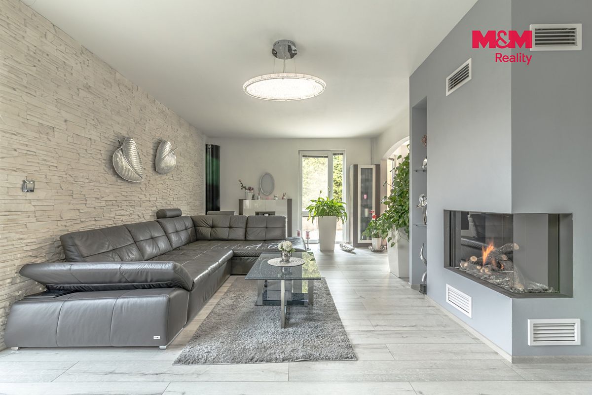 Prodej rodinného domu 312 m², pozemek 1152 m² – fotografie 4