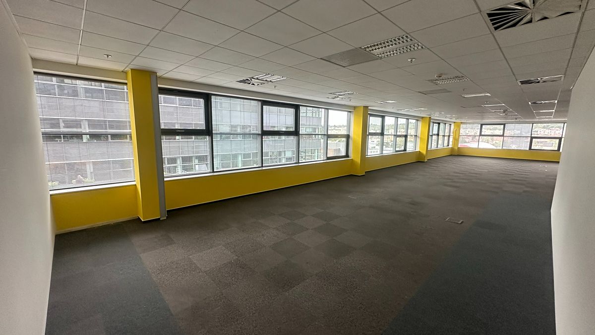 Pronájem kanceláře 240 m² – fotografie 2