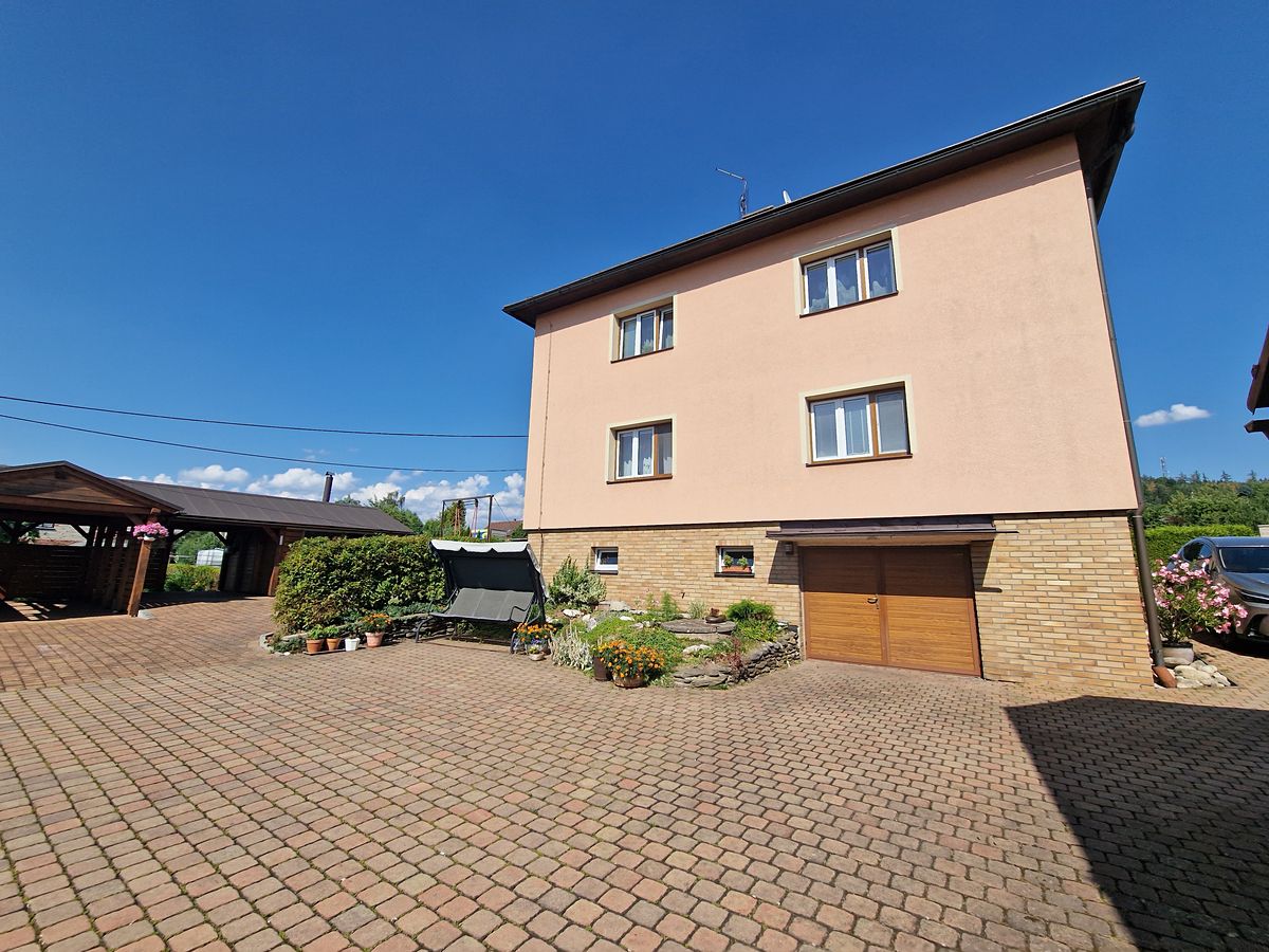 Prodej rodinného domu 288 m², pozemek 1801 m² – fotografie 2