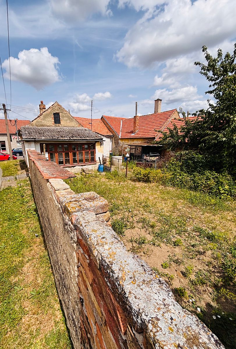 Prodej rodinného domu 160 m², pozemek 445 m² – fotografie 2