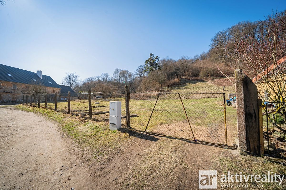 Prodej stavebního pozemku 5862 m² – fotografie 3