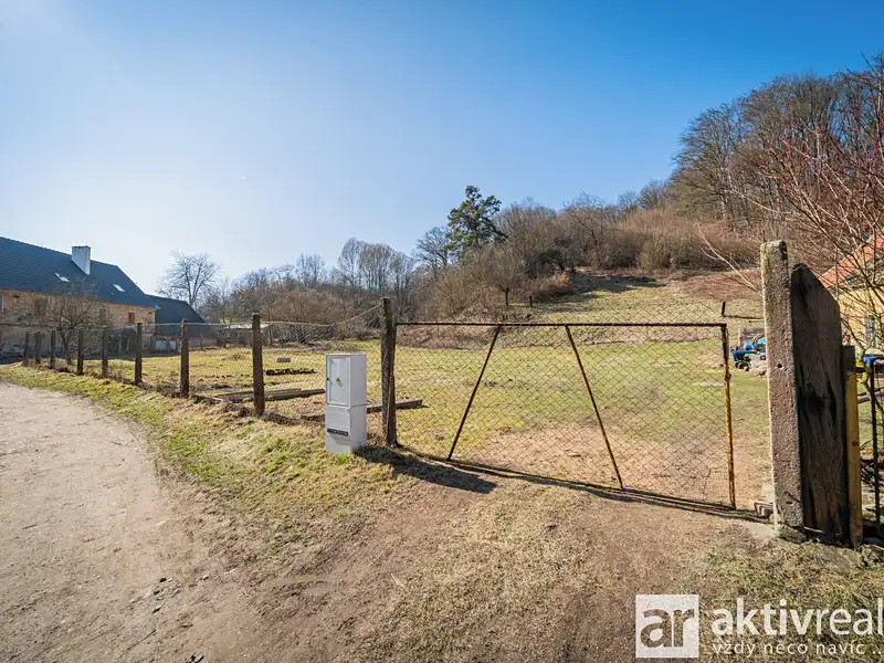Prodej stavebního pozemku 5862 m², Medonosy – náhled fotky 3