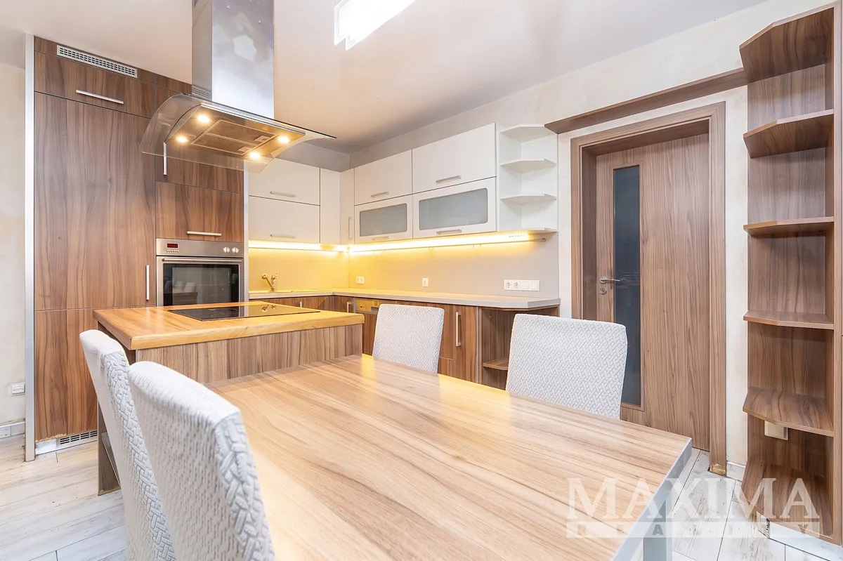 Prodej rodinného domu 215 m², pozemek 473 m²