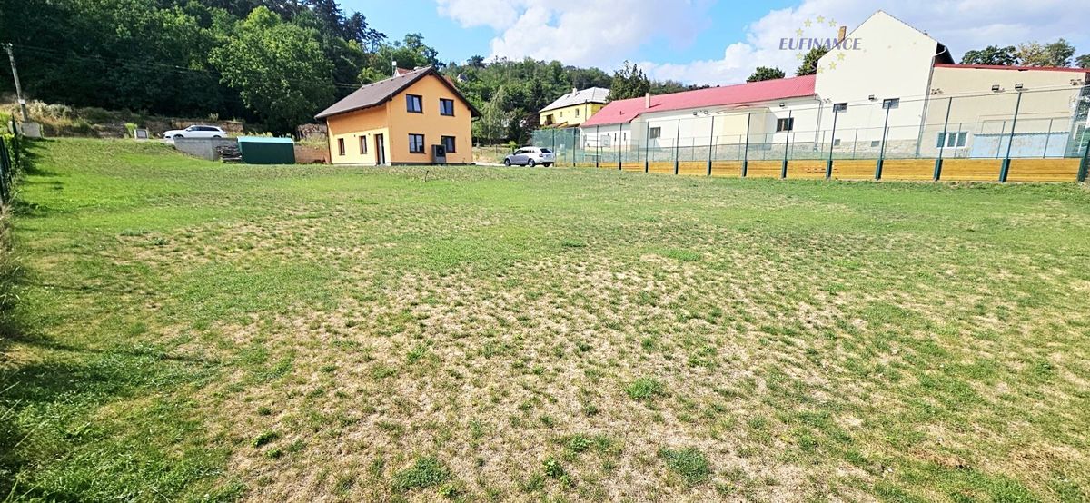 Prodej stavebního pozemku 900 m² – fotografie 2